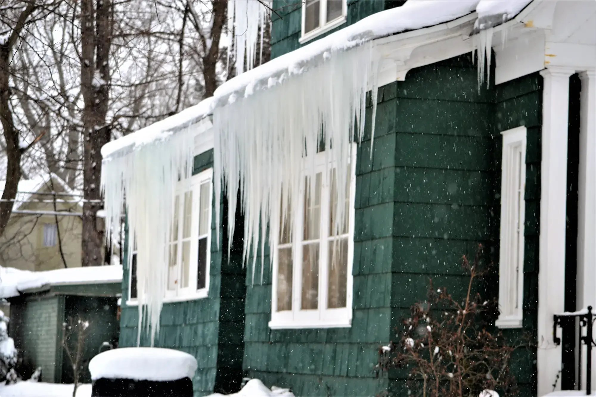 ice dam icicles damage shingles