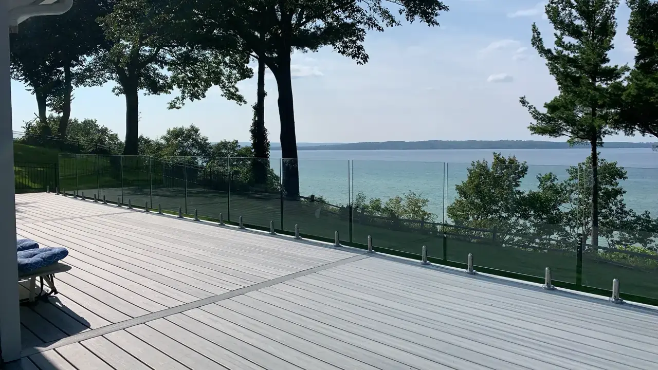 custom-deck-with-glass-railing